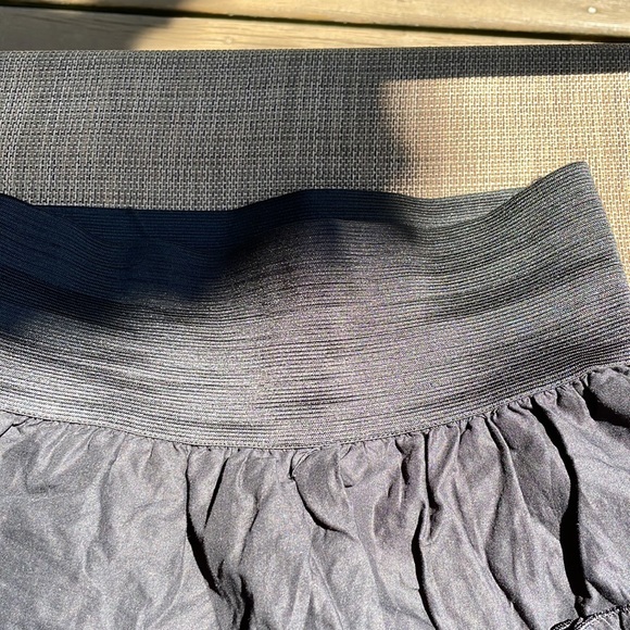 Divided by H&M Black Skater Style Skirt Pouf - Picture 3 of 4